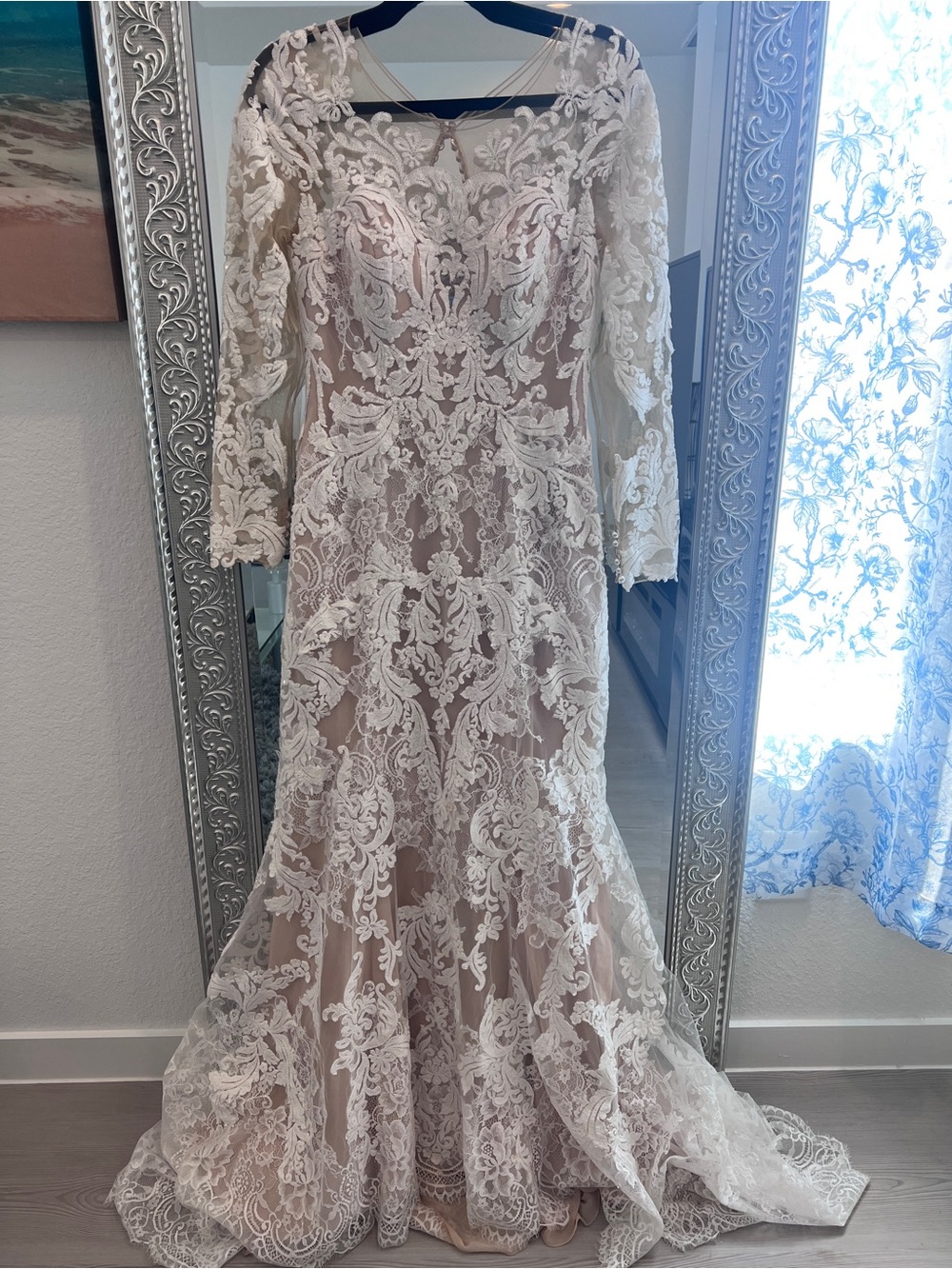 Elegant Demetrios mermaid wedding dress - Picture 6 of 16